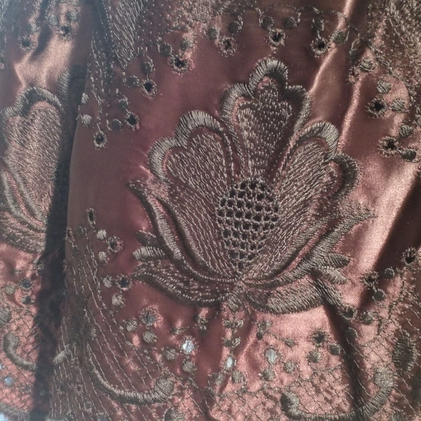 Gonna vintage in raso ricamato e tulle