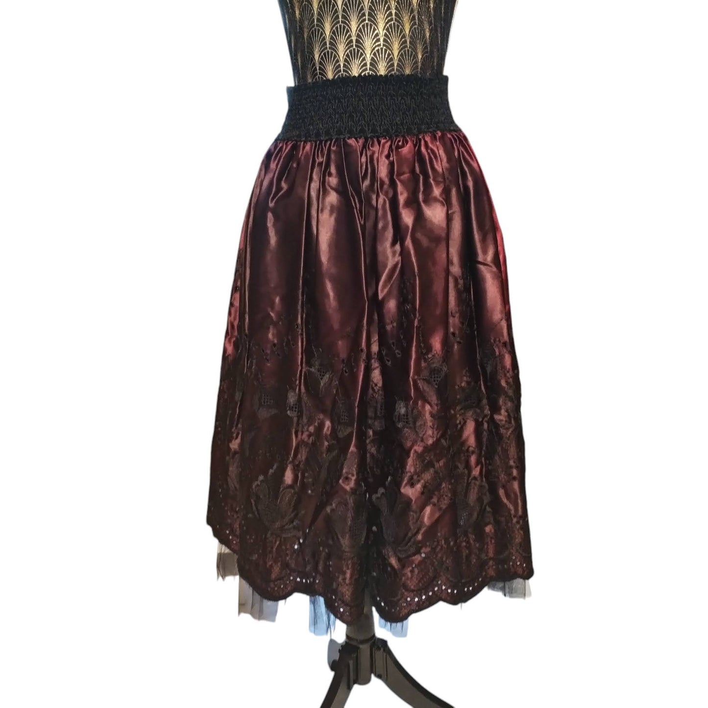 Gonna vintage in raso ricamato e tulle