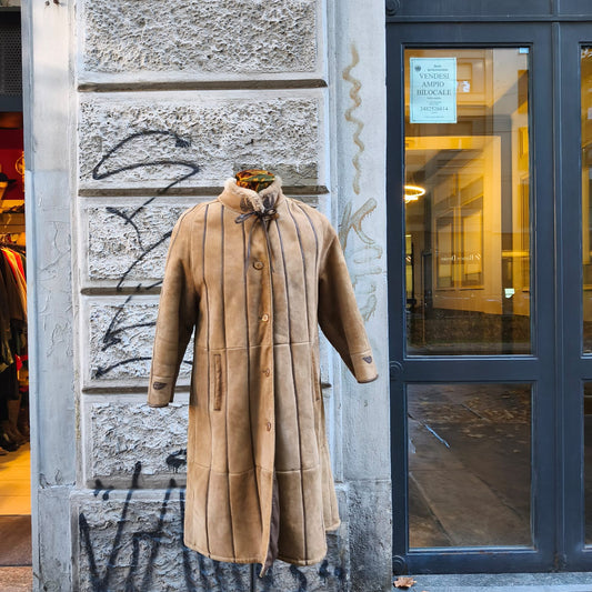 Montone vintage con rifiniture in pelle