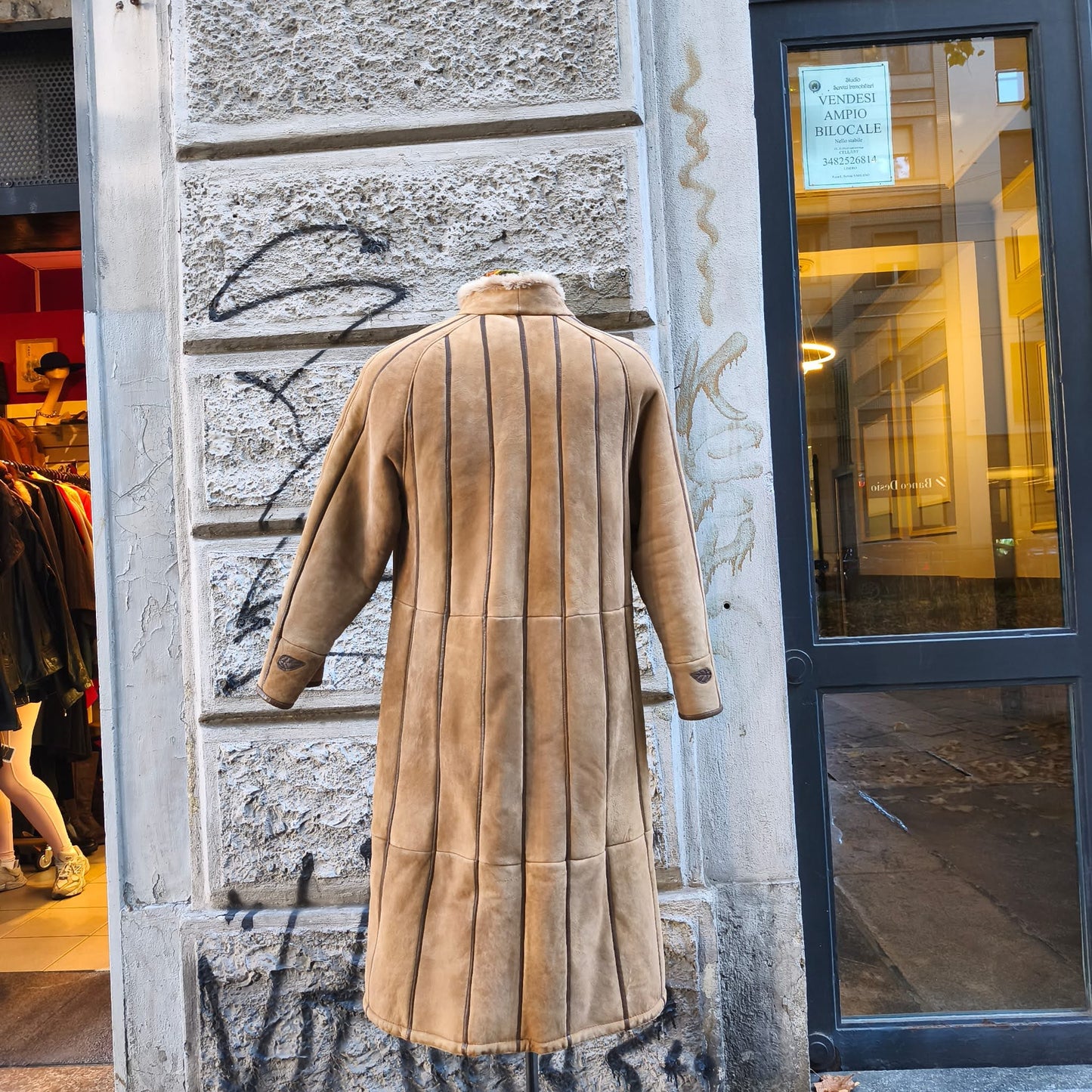 Montone vintage con rifiniture in pelle