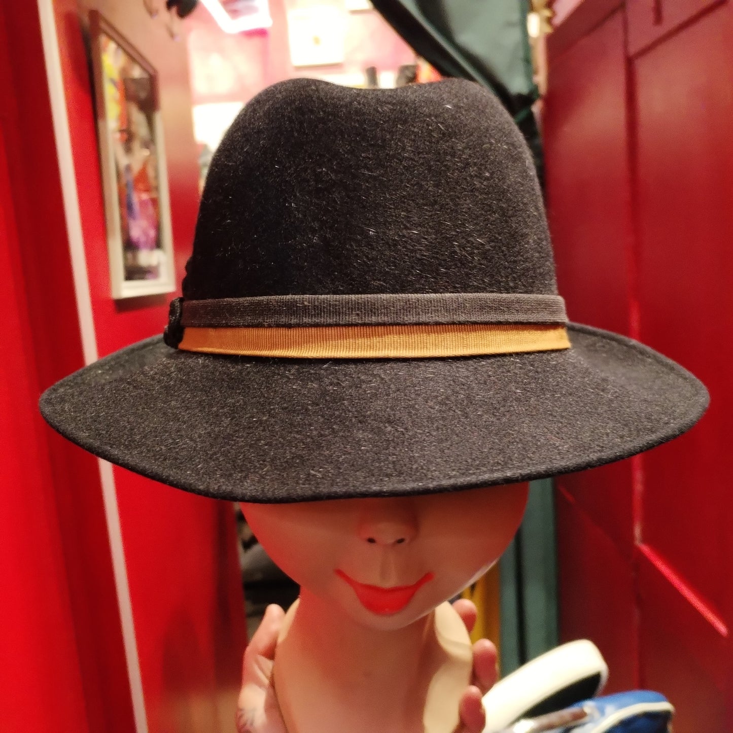Cappello vintage in lana nero modello fedora