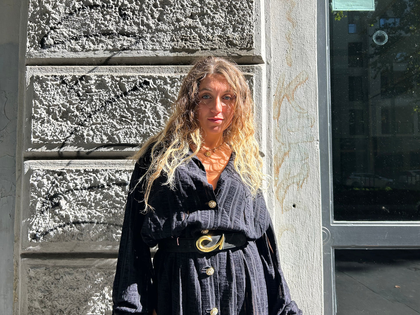 Camicia over vintage in velluto con bottoni gioiello