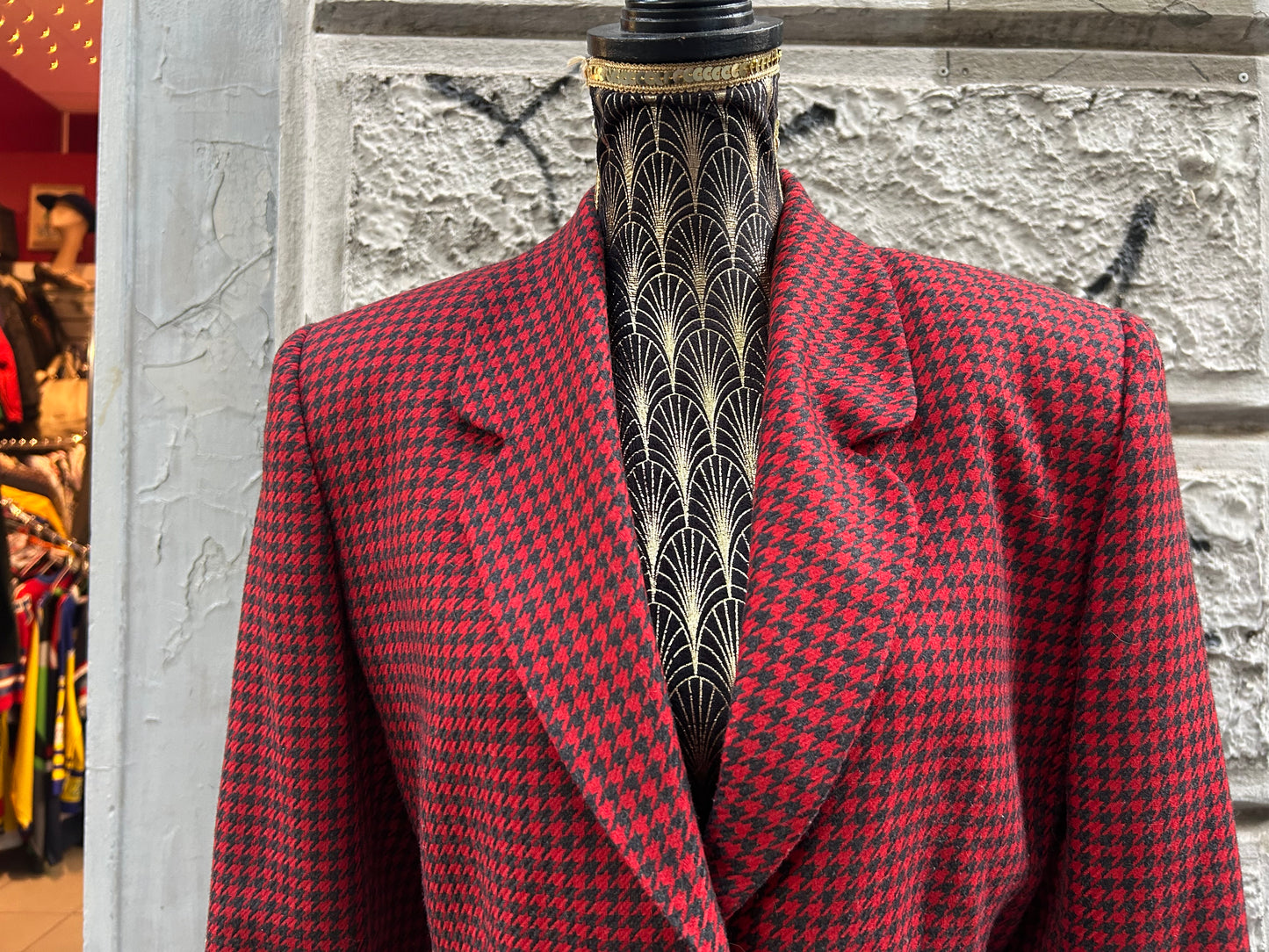 Blazer in lana a scacchi rosso e nero vintage