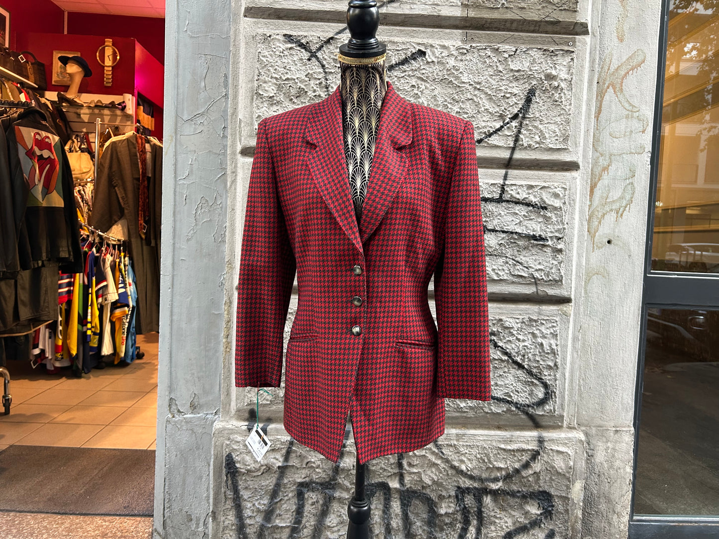 Blazer in lana a scacchi rosso e nero vintage