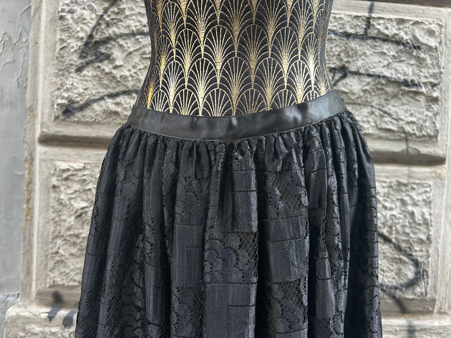 Gonna vintage in pizzo nero