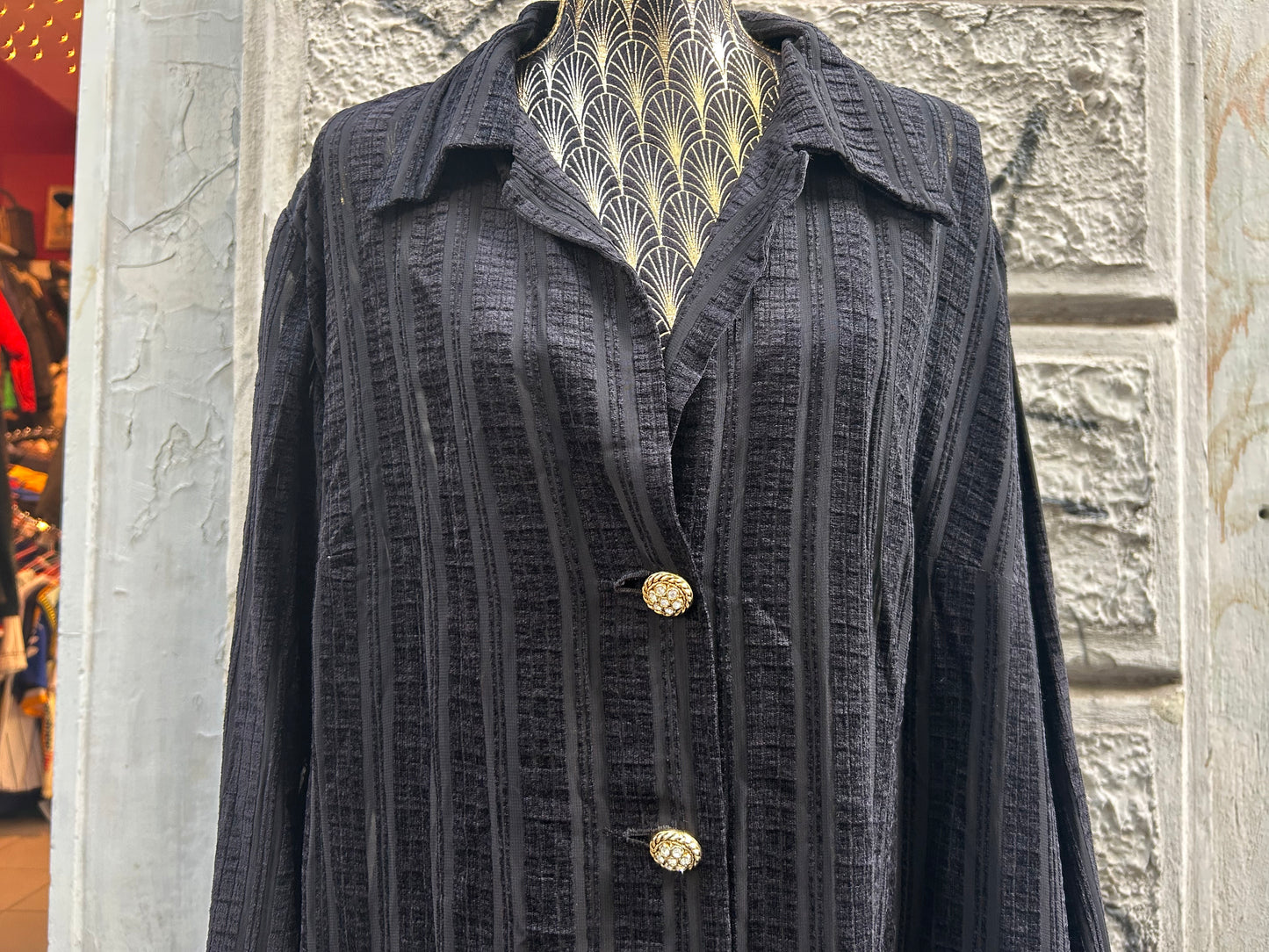Camicia over vintage in velluto con bottoni gioiello