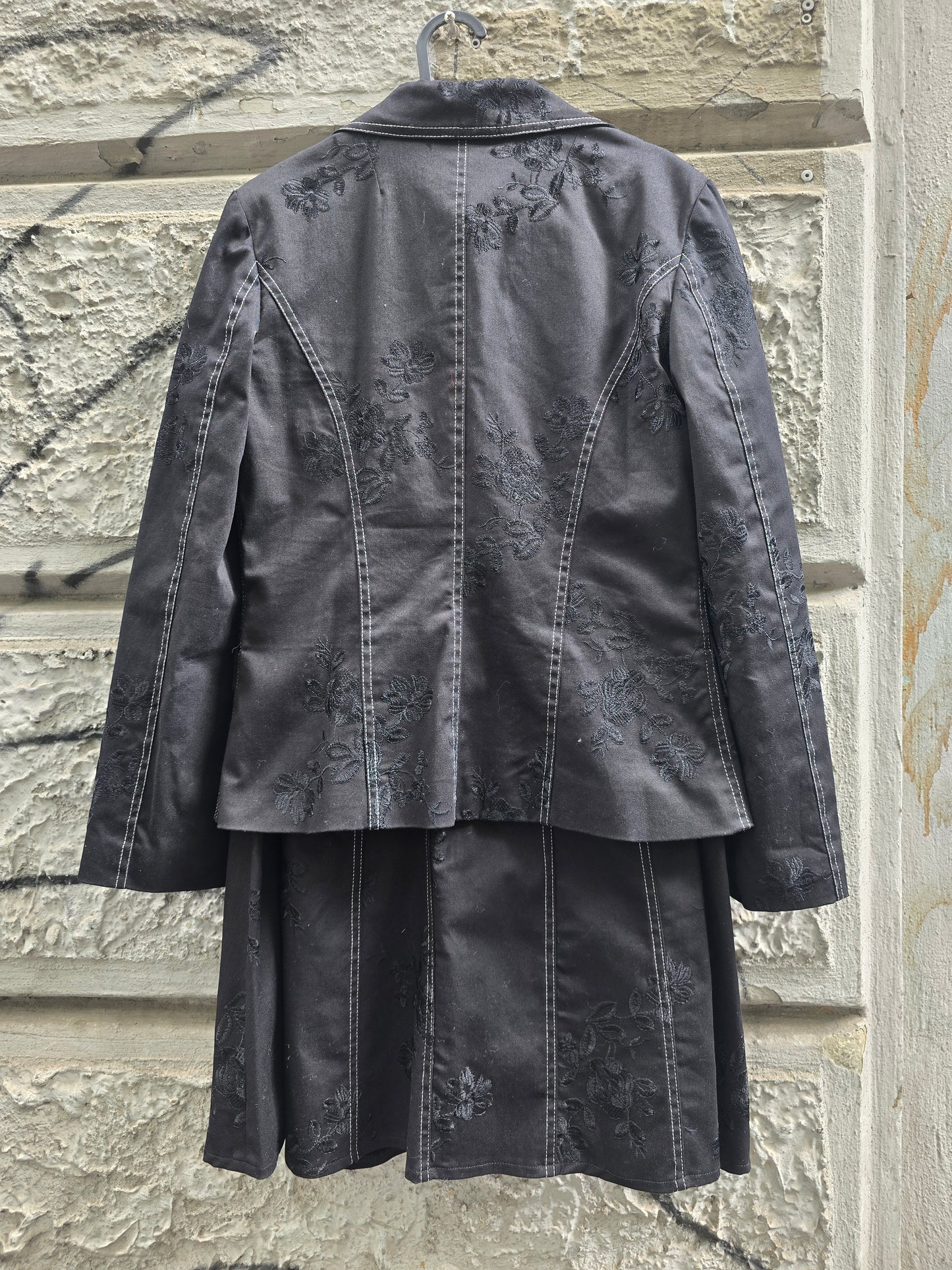Completo vintage in cotone ricamato