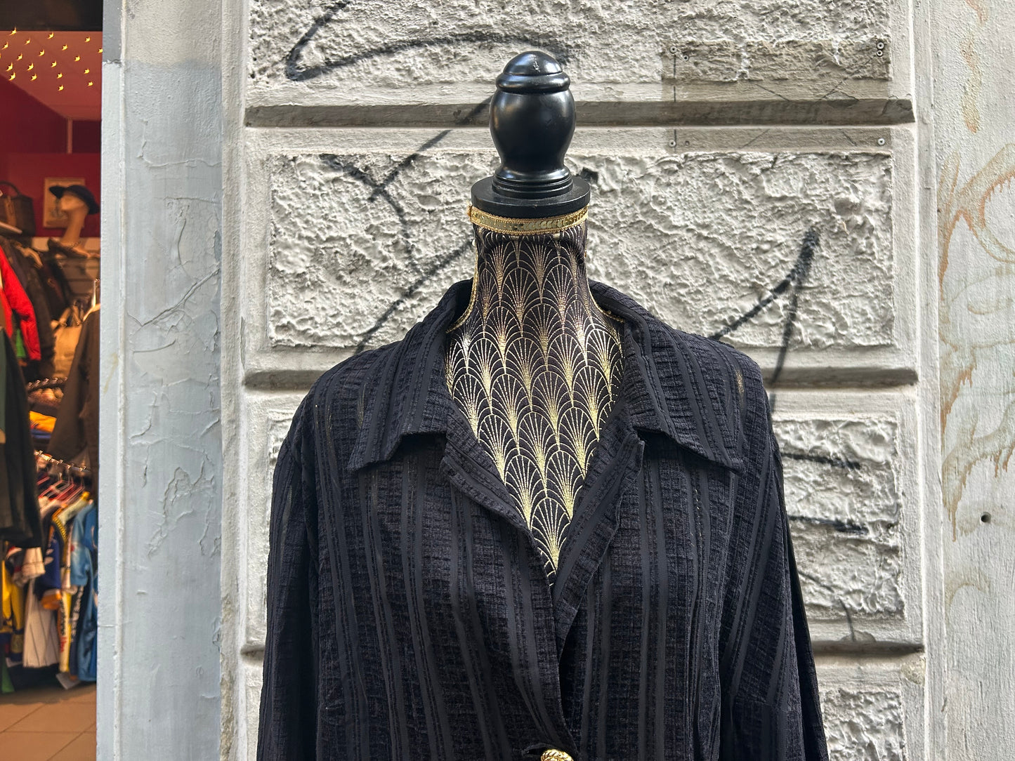 Camicia over vintage in velluto con bottoni gioiello