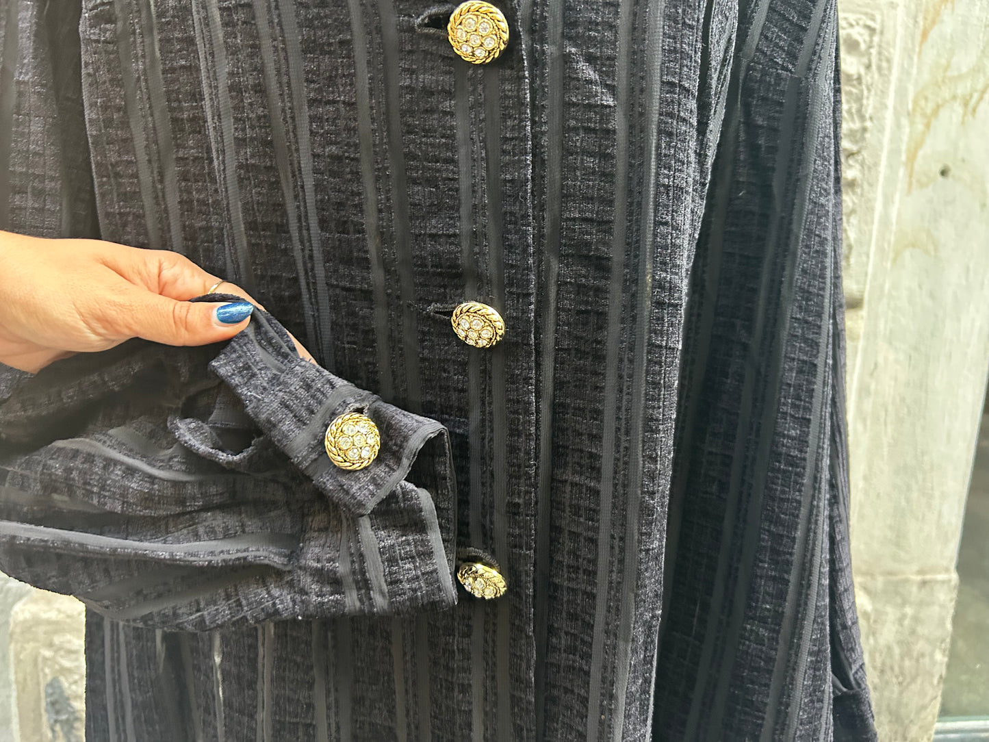 Camicia over vintage in velluto con bottoni gioiello