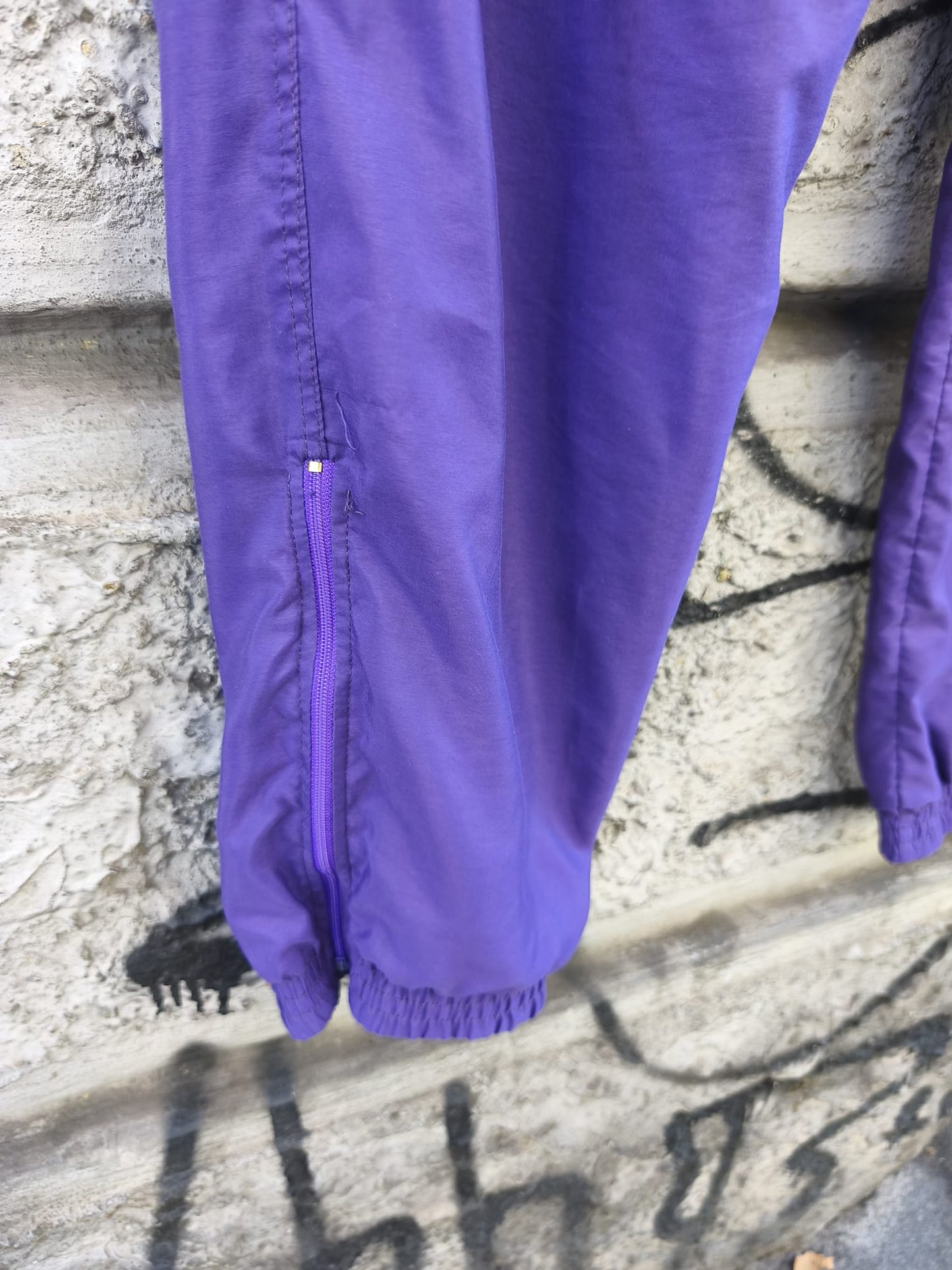 Tuta acetata anni 80 viola, verde, banca e fucsia