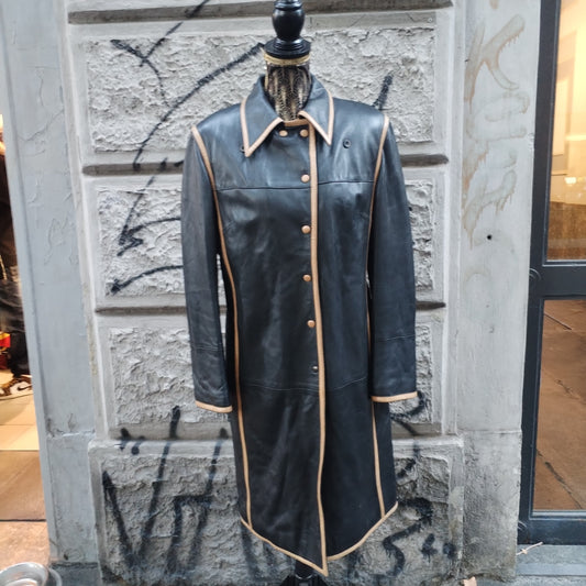 Cappotto vintage in pelle profilato