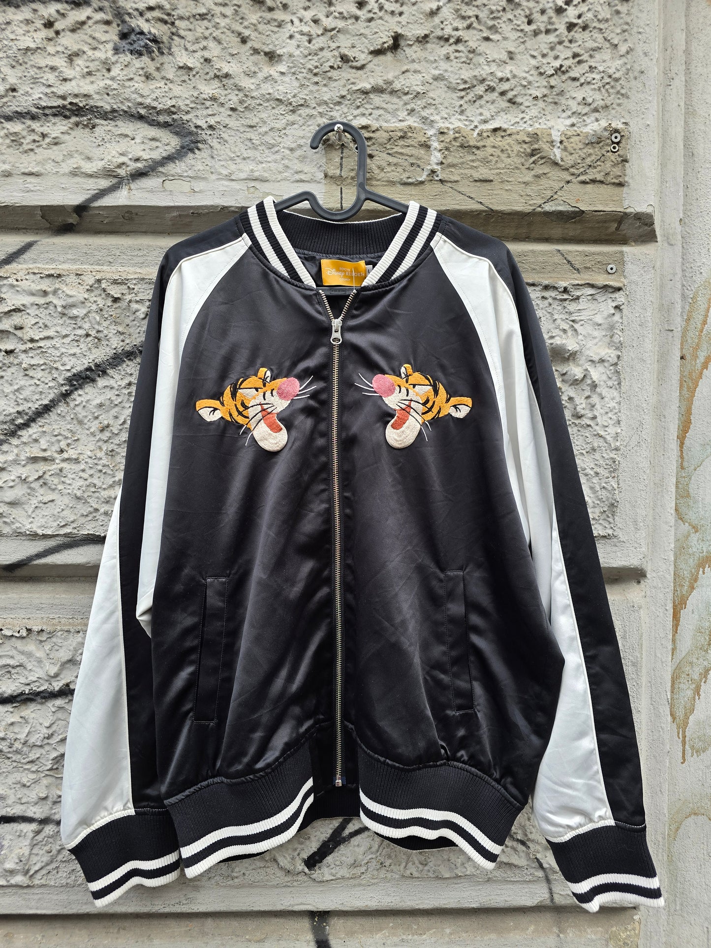 Bomber Tigger Tokio resort