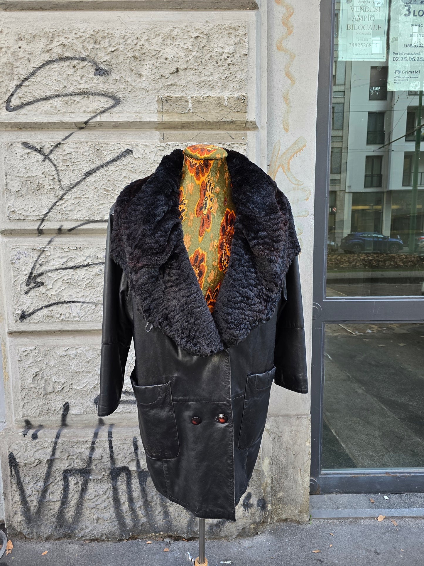 Giacca vintage in vera pelle con collo in pelliccia