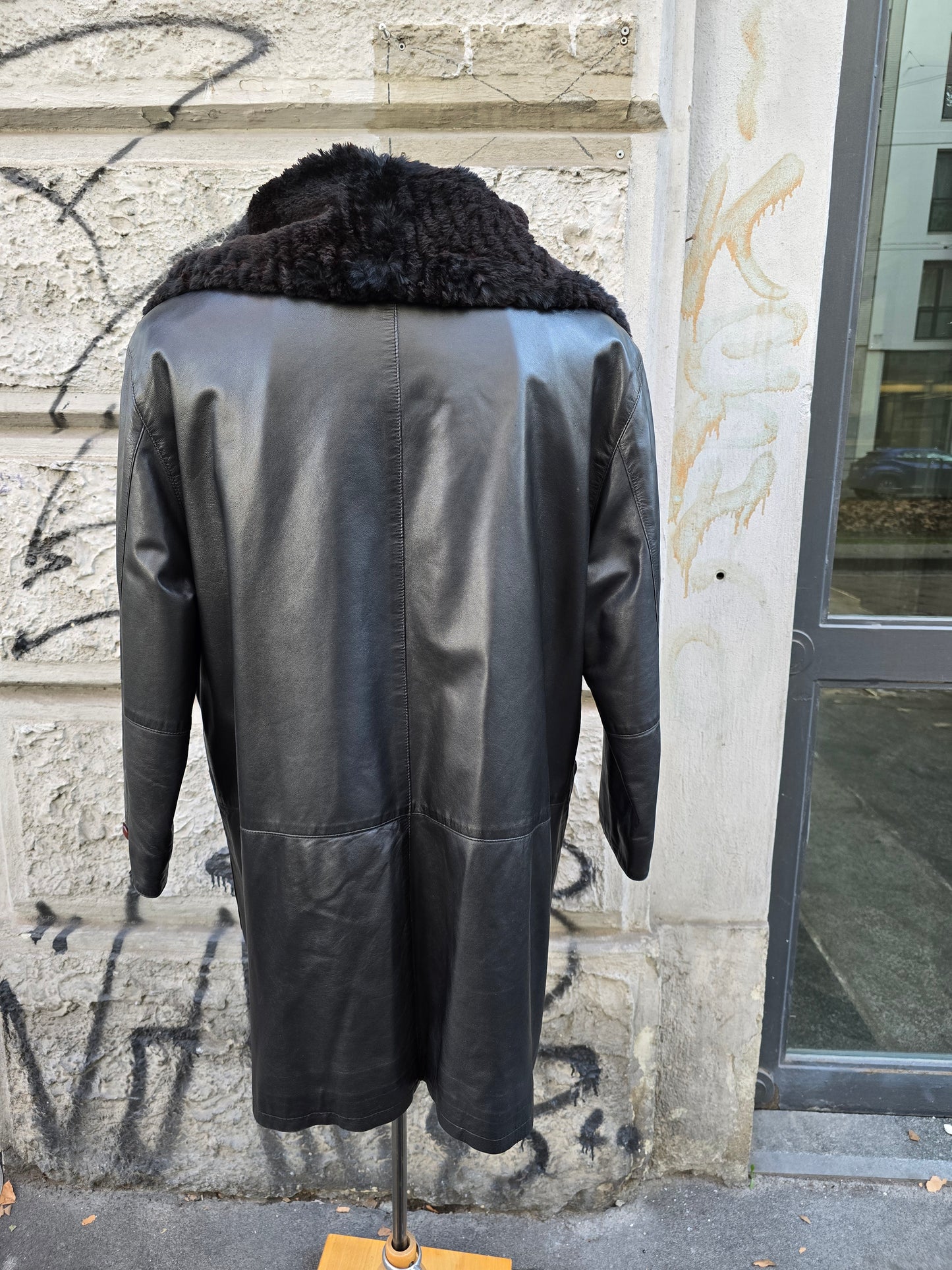 Giacca vintage in vera pelle con collo in pelliccia