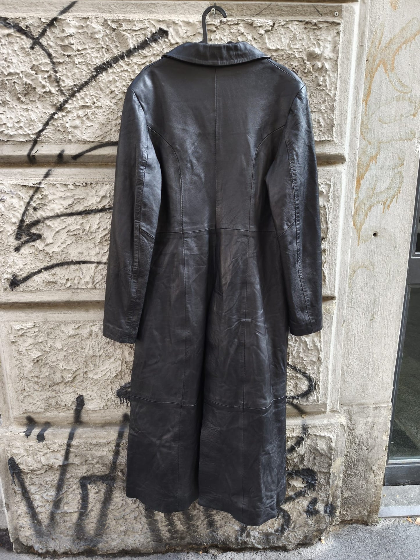 Trench in vera pelle nera lungo