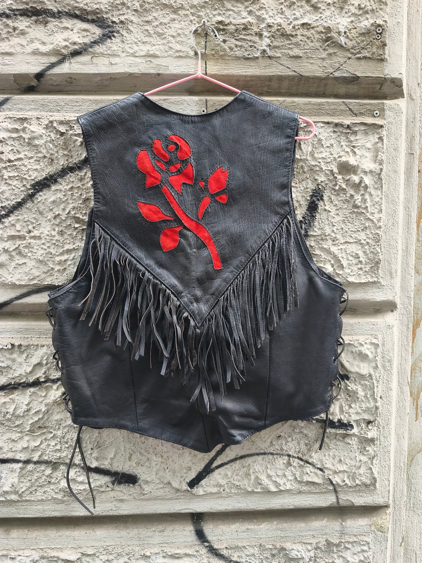 Gilet vintage in vera pelle con  frange e inserti rossi