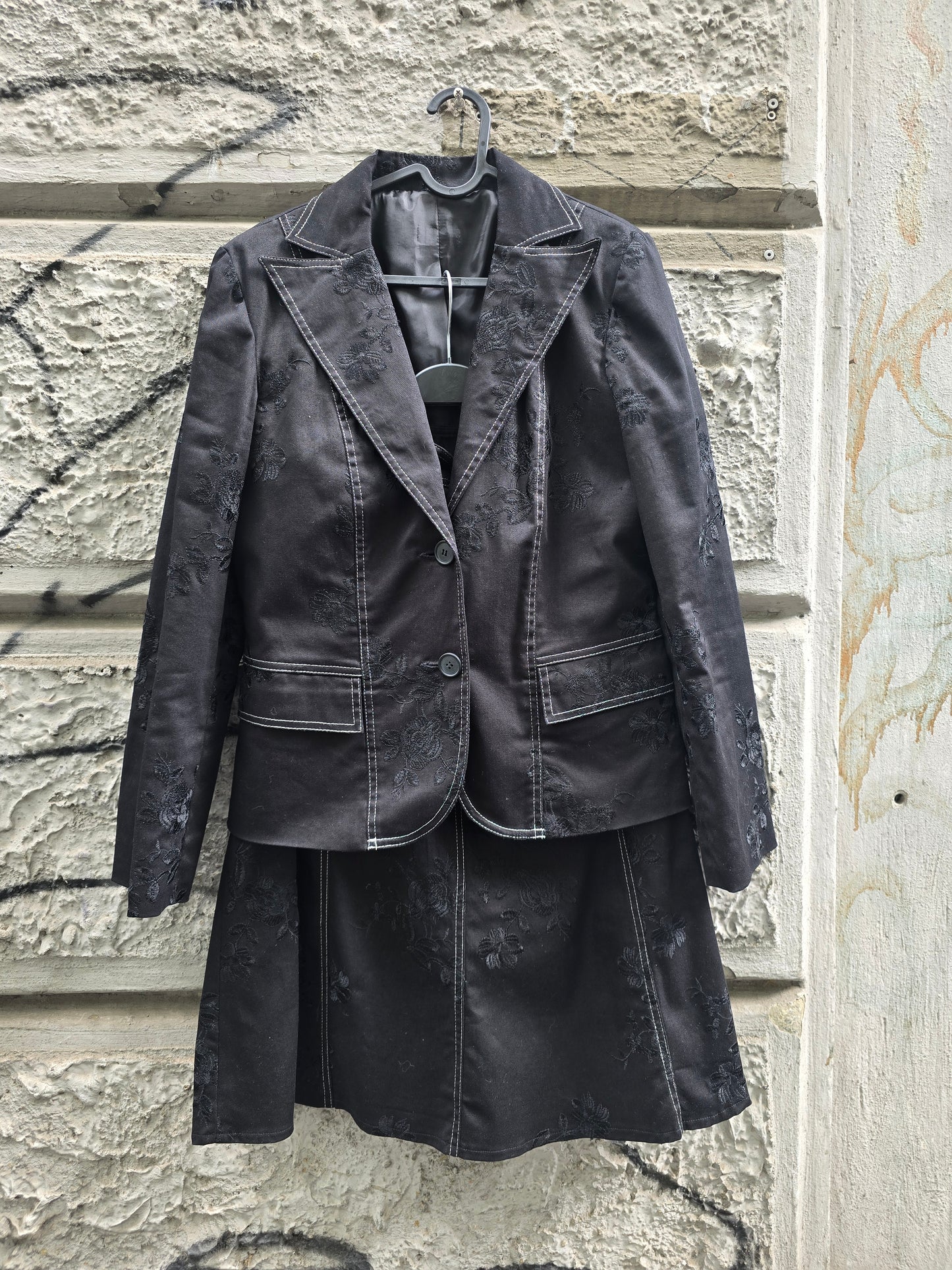 Completo vintage in cotone ricamato