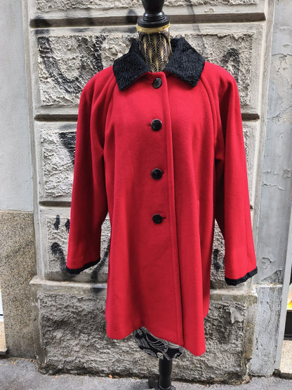 Cappotto donna vintage rosso con collo in Astrakan in pura lana