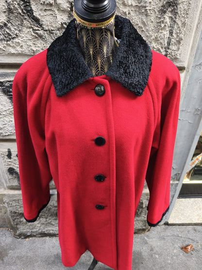 Cappotto donna vintage rosso con collo in Astrakan in pura lana
