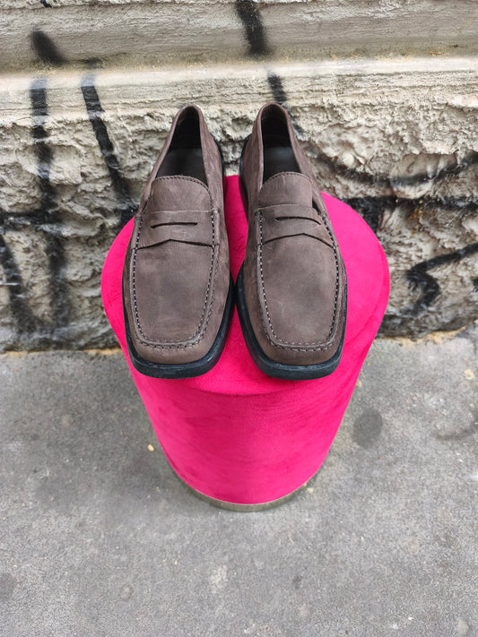 Mocassino vintage Tod's taglia 41 marrone scamosciato. Mai indossato