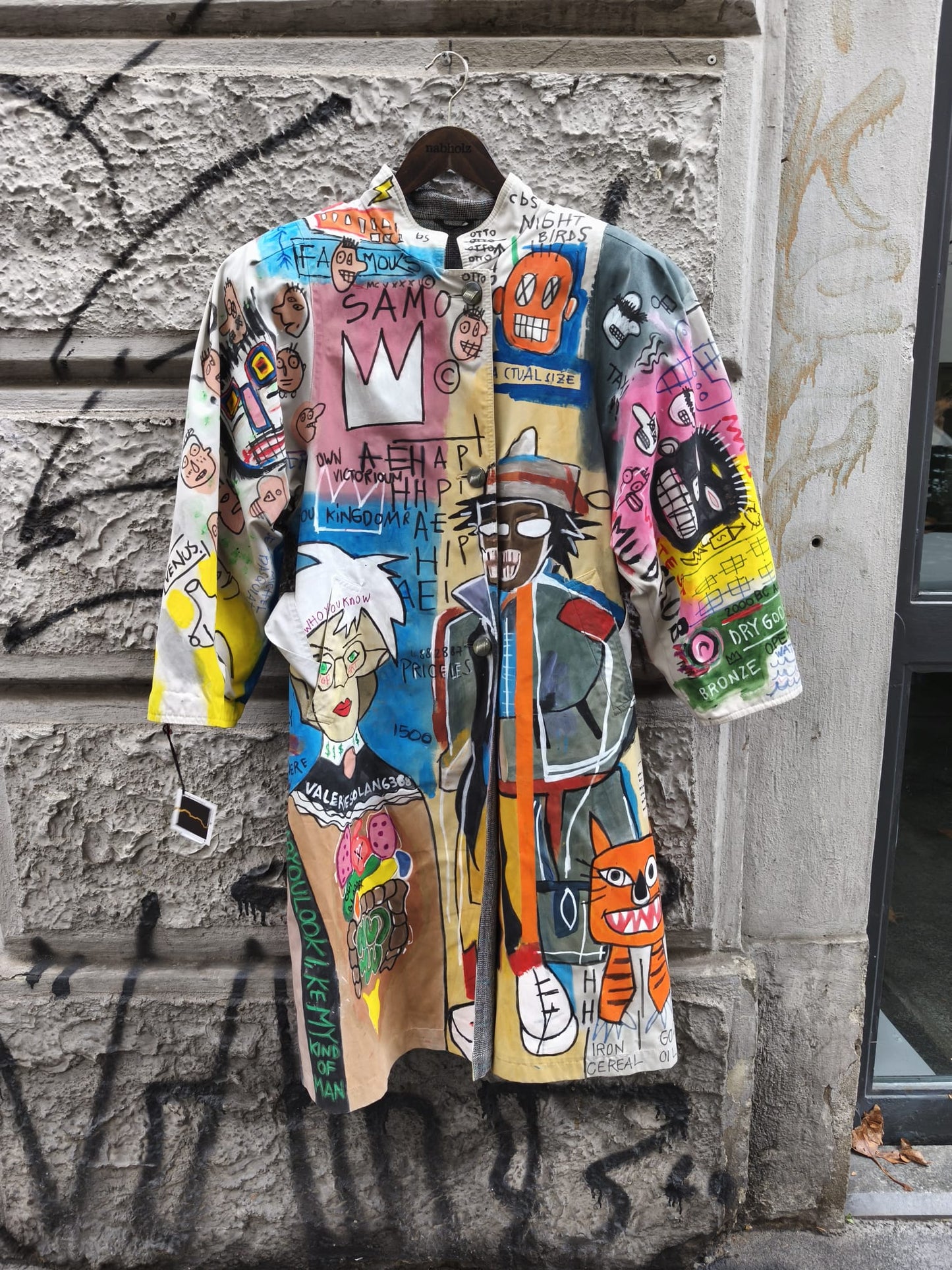Trench donna vintage dipinto a mano a tema Basquiat
