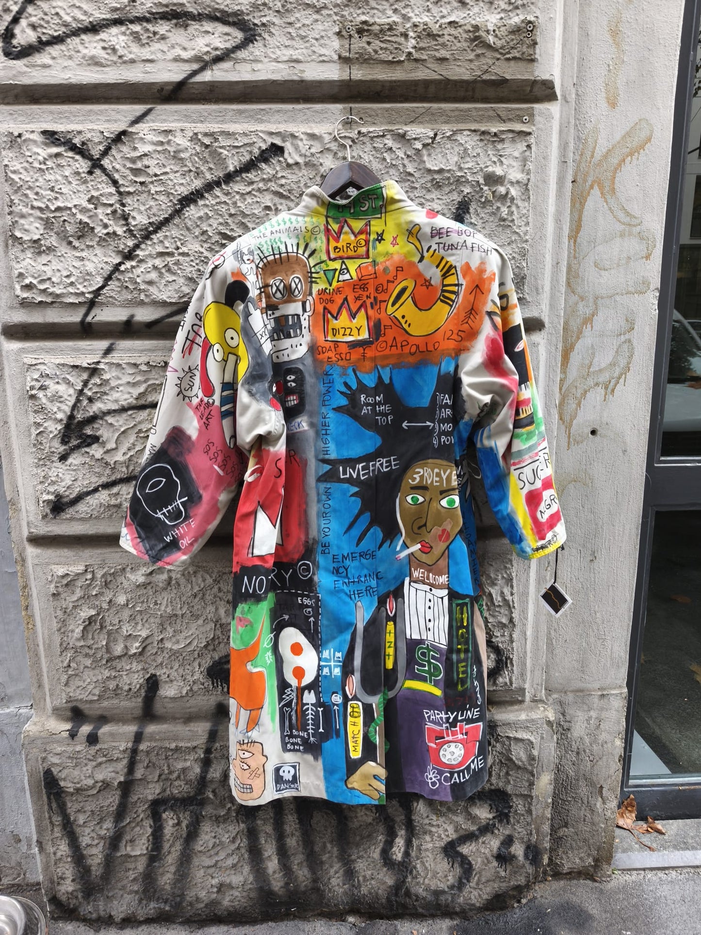 Trench donna vintage dipinto a mano a tema Basquiat
