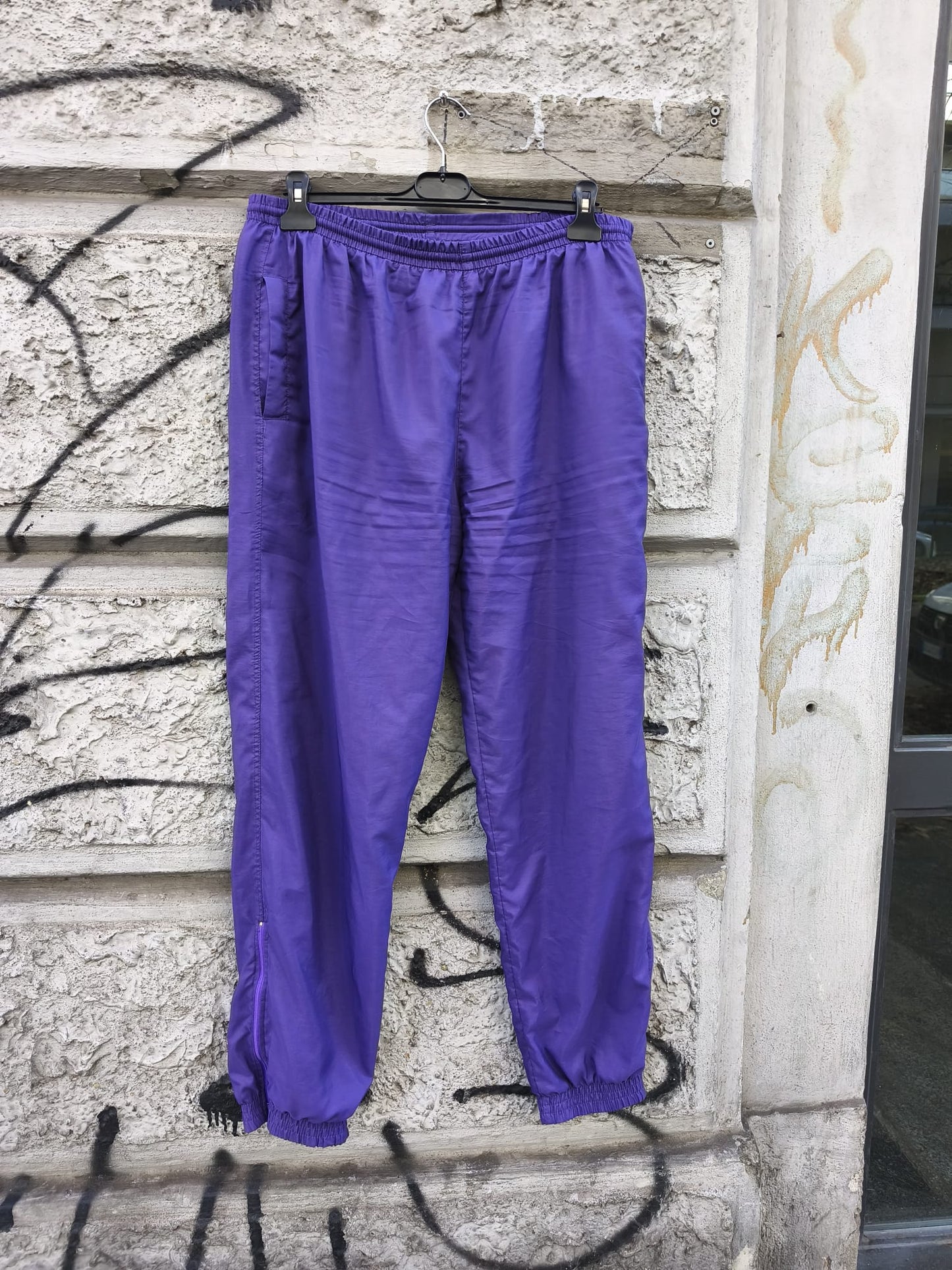 Tuta acetata anni 80 viola, verde, banca e fucsia