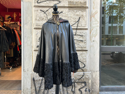 Mantella vintage in vera pelle nera con cappuccio