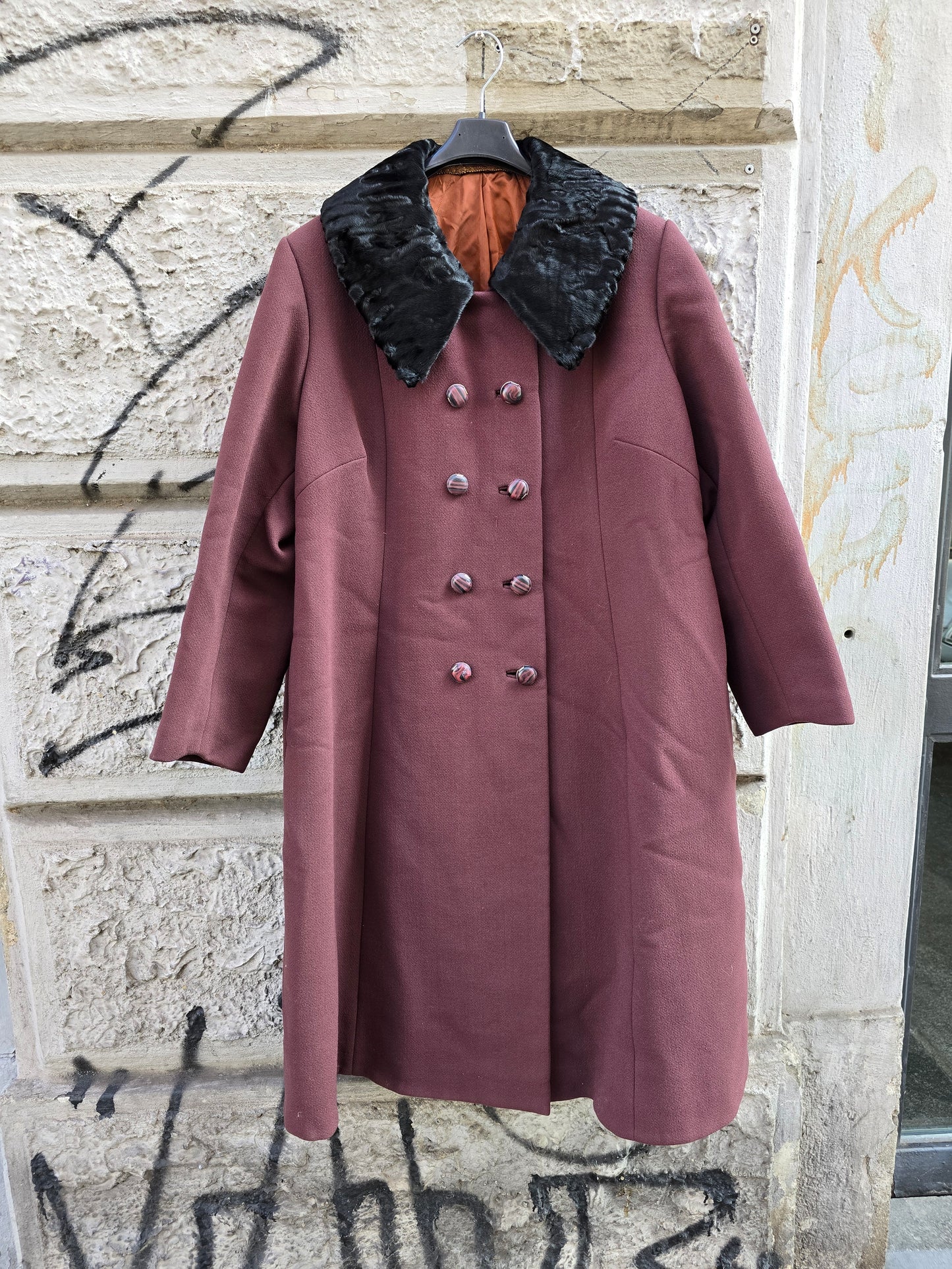 Cappotto donna vintage con collo in astrakan
