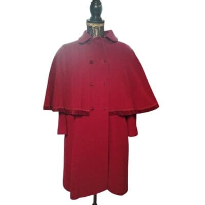 Cappotto vintage con mantella integrata