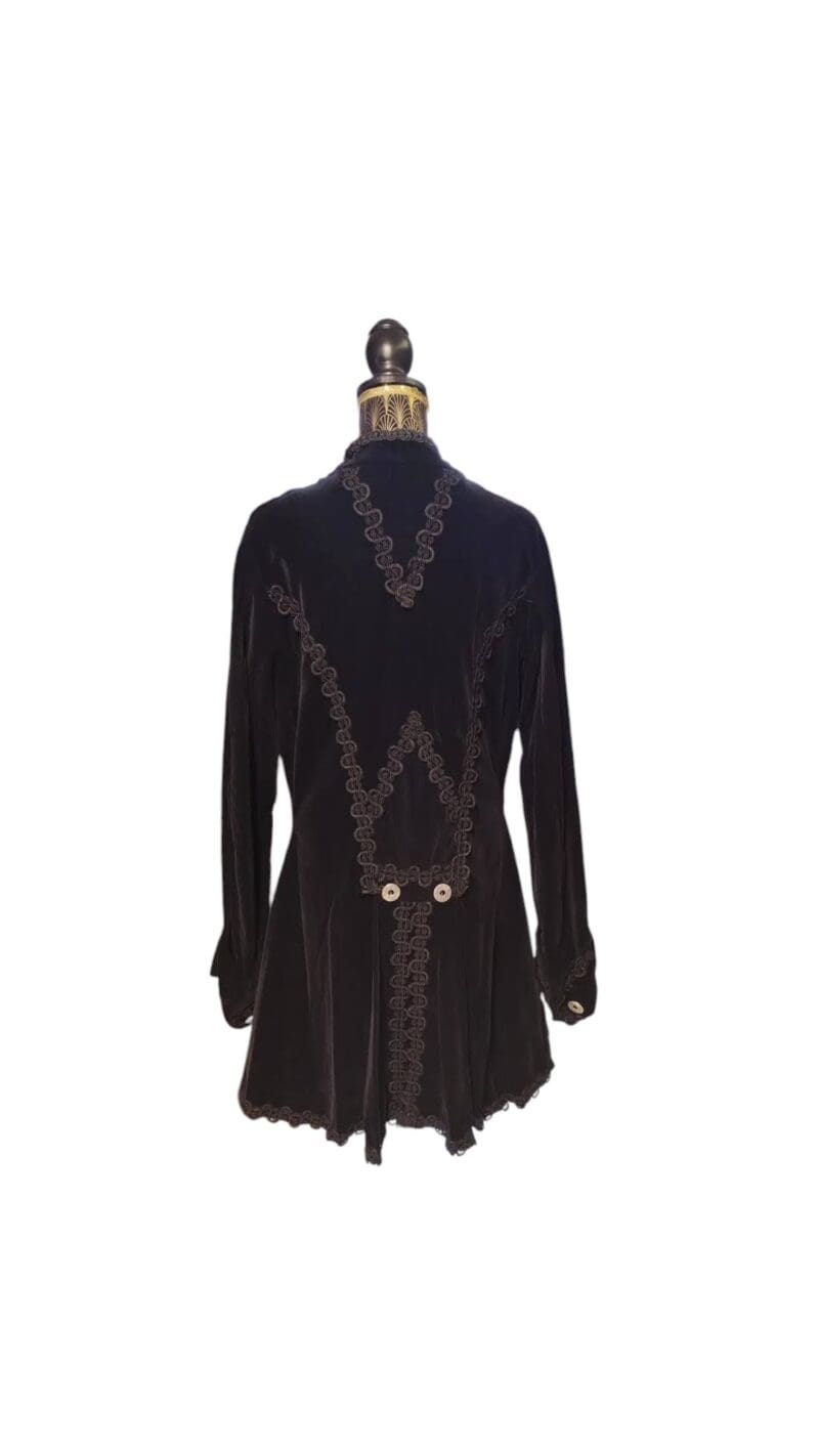 Giacca vintage in velluto nero gotica con alamari - immagine 2